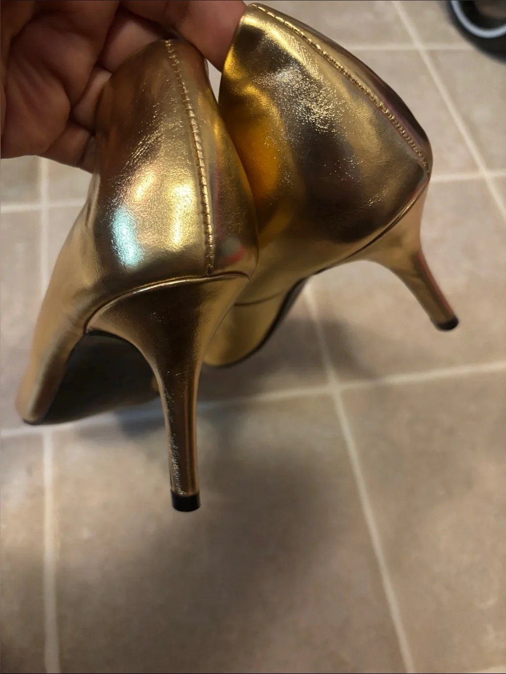 VACCASHE Gold Pointed-Toe Kitten Heel